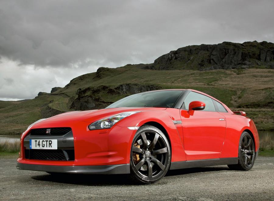  Nissan GT-R 2008 года  (UK) (фото 7 из 9)